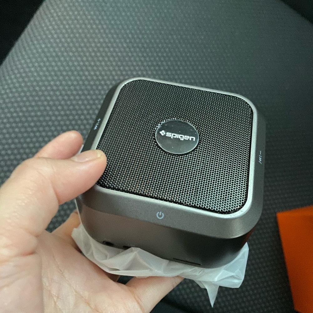 BRAND NEW Spigen wireless R12s speaker